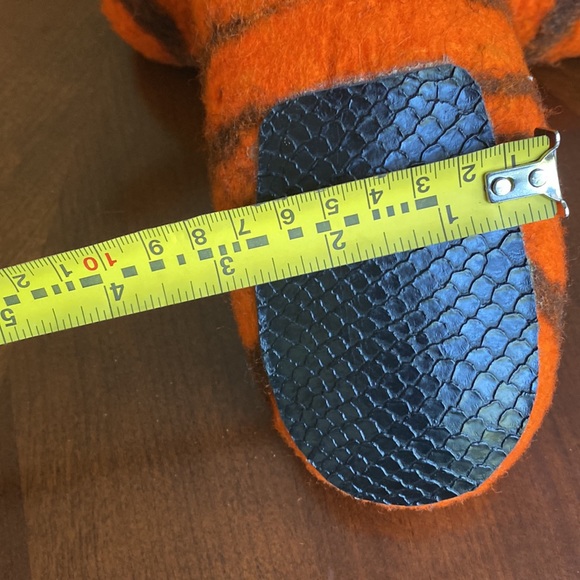 Orange Felt Wool Cat Shoes - Picture 3 of 6